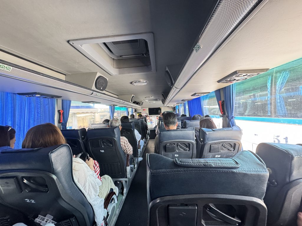 パタヤ行きバスの車内