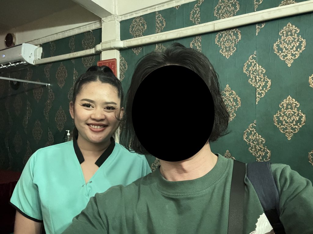 NITTAYA 42 MASSAGEの施術師さんと筆者