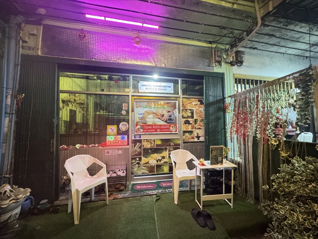 NITTAYA 42 MASSAGEの外観